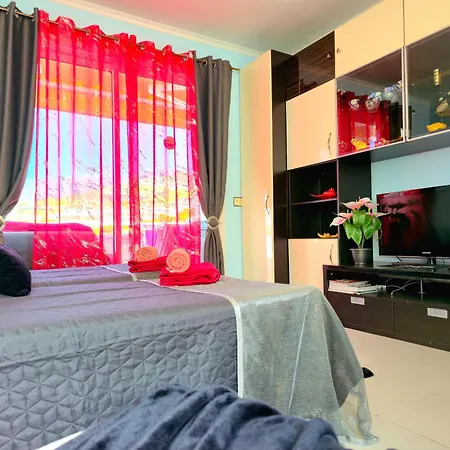 Warm, Cozy And Comfortable 阿德耶