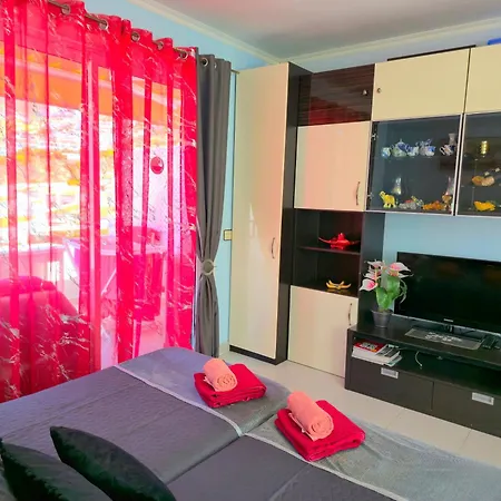 Апартаменты Warm, Cozy And Comfortable Адехе