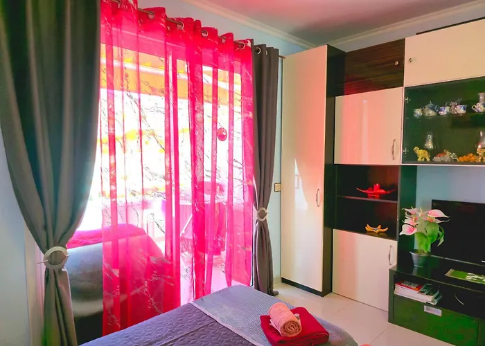 Warm, Cozy And Comfortable Адехе